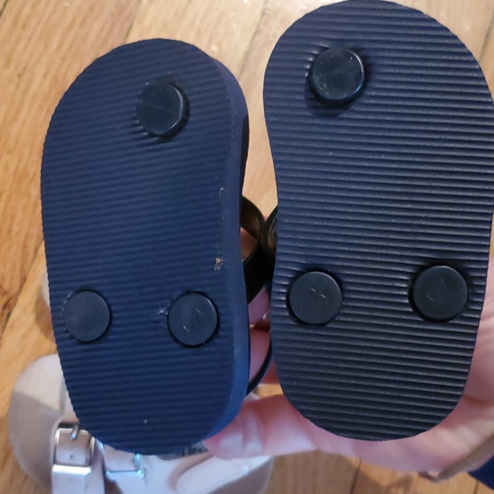 Bundle Baby infant sandals and flip flops - Picture 7 of 10